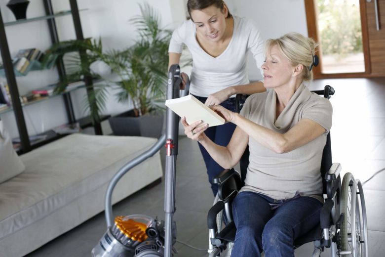 aide à domicile personne handicapée